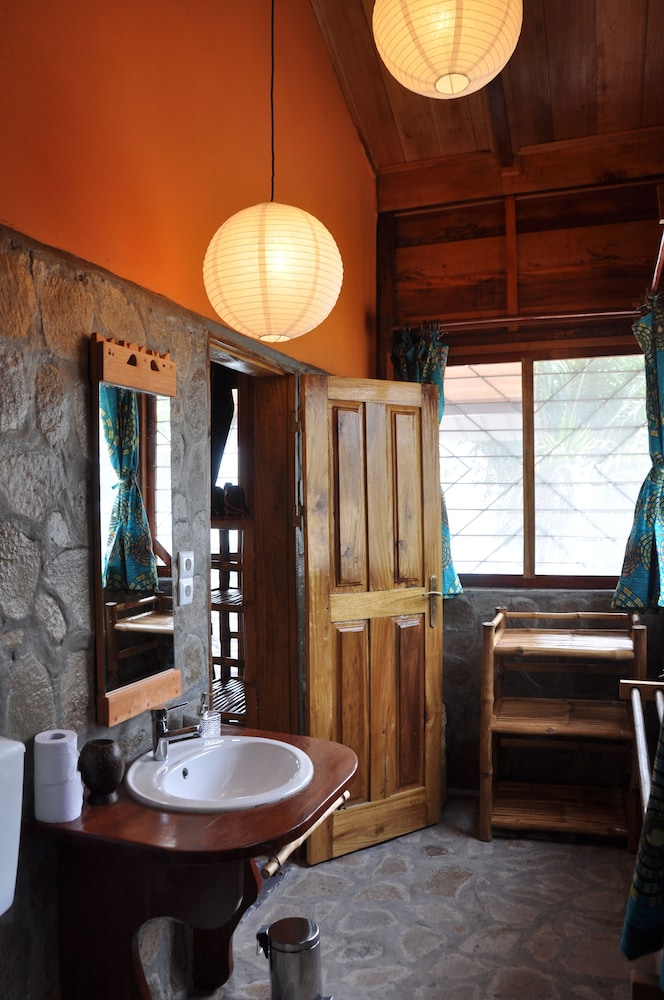 Mucumbli Hotel 45/48
