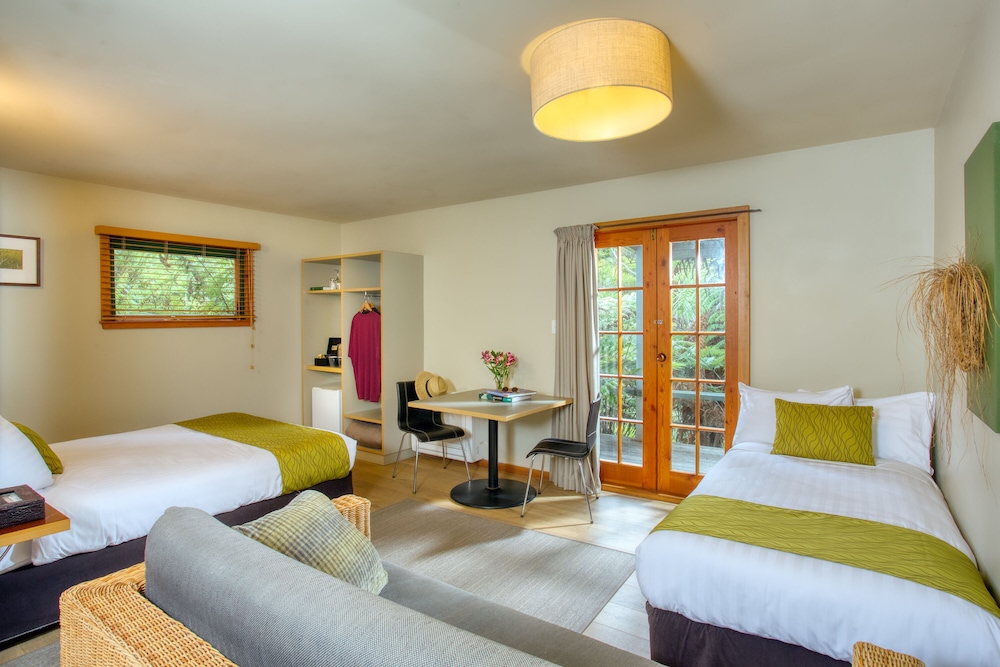 Awaroa Lodge 15/50