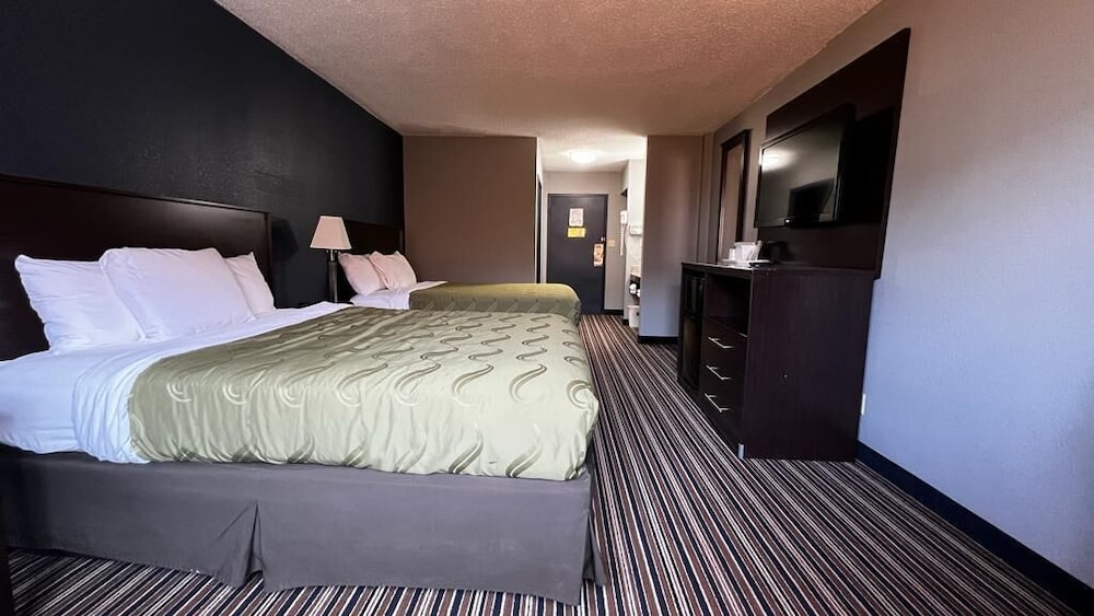 Colby Inn and Suites 13/25