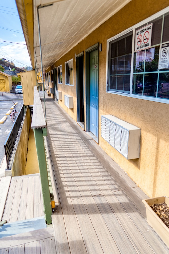 Budget Inn Motel 5/54