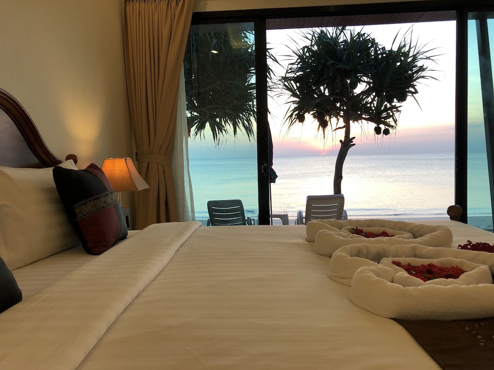 LANTA SEAFRONT RESORT 37/66