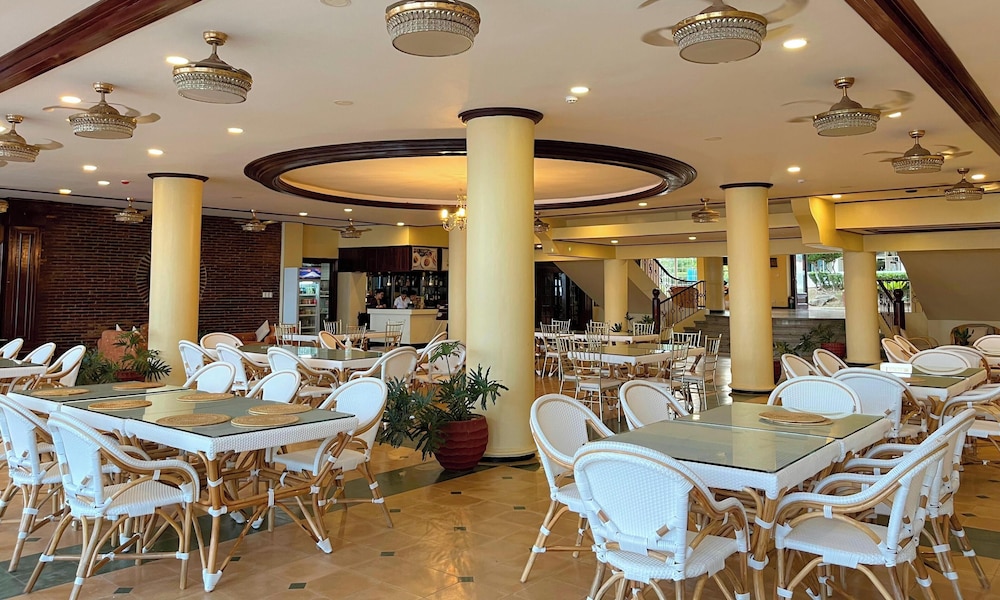 VISTA MAR BEACH RESORT AND COUNTRY CLUB 31/50