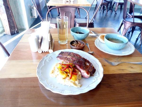 Hotel & Cafe Veliche 33/50