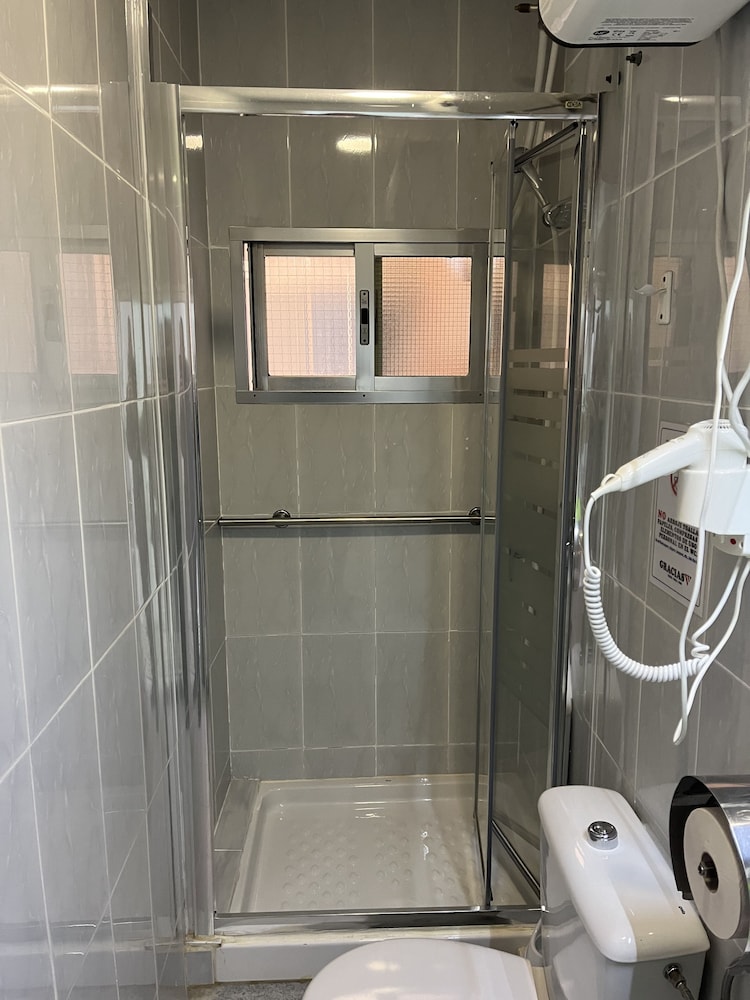 Hostel Almansa 46/50