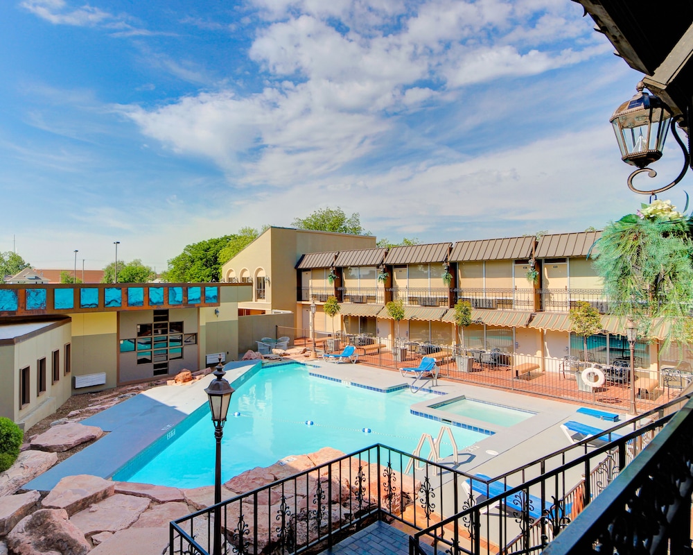Comfort Inn Midwestern Square 15/27