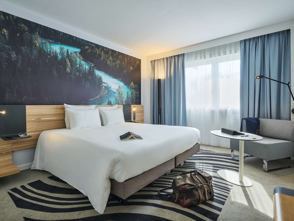 NOVOTEL MASSY PALAISEAU 27/80