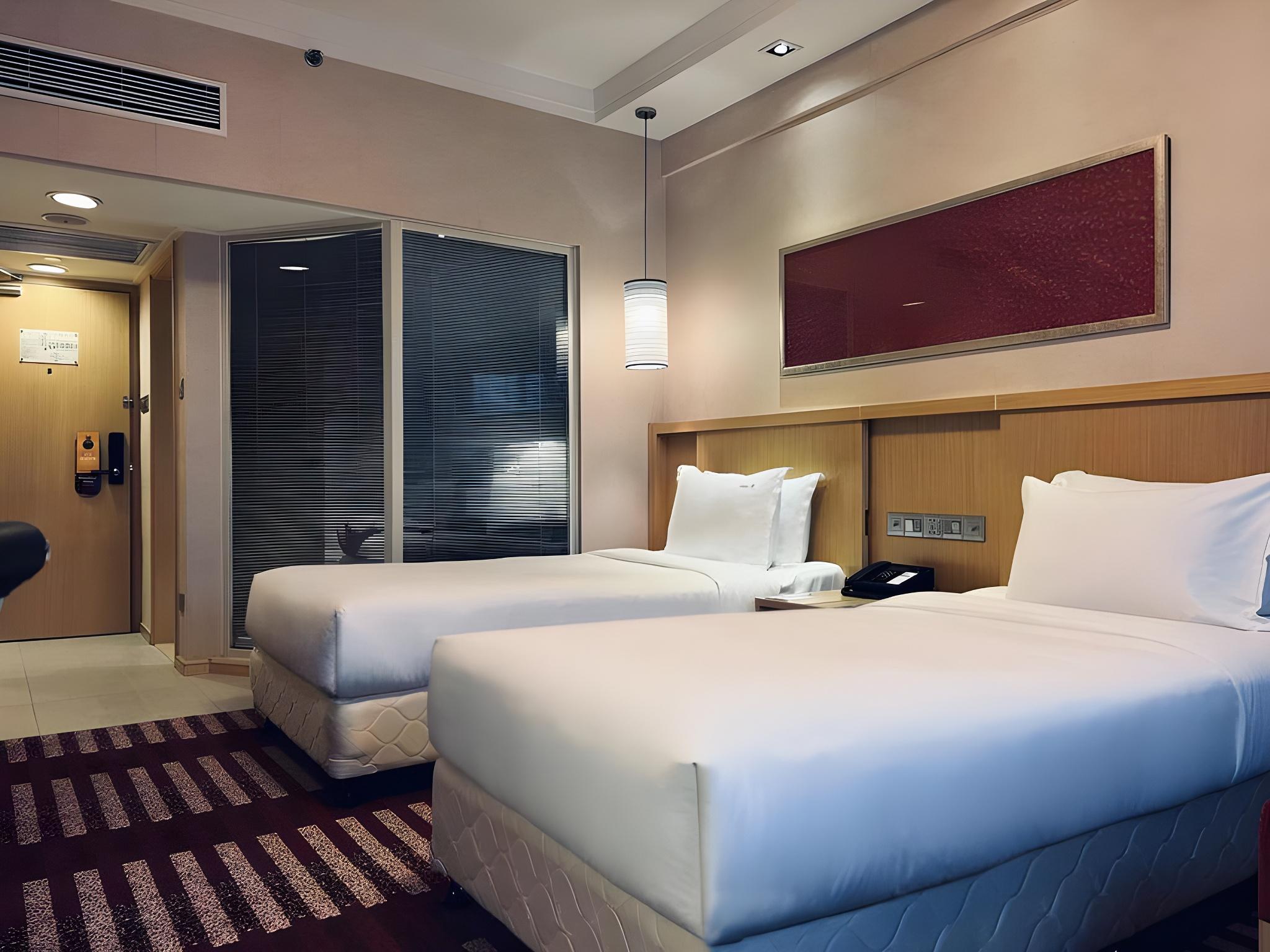 Boutique, Twin Beds