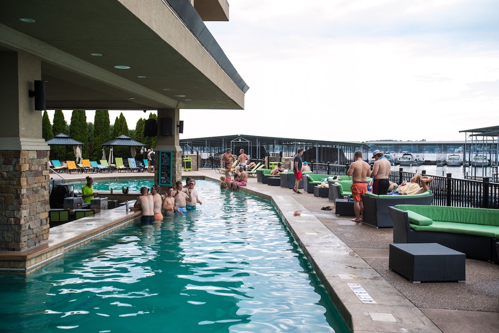 Camden On the Lake Resort Spa Yacht Club 62/68