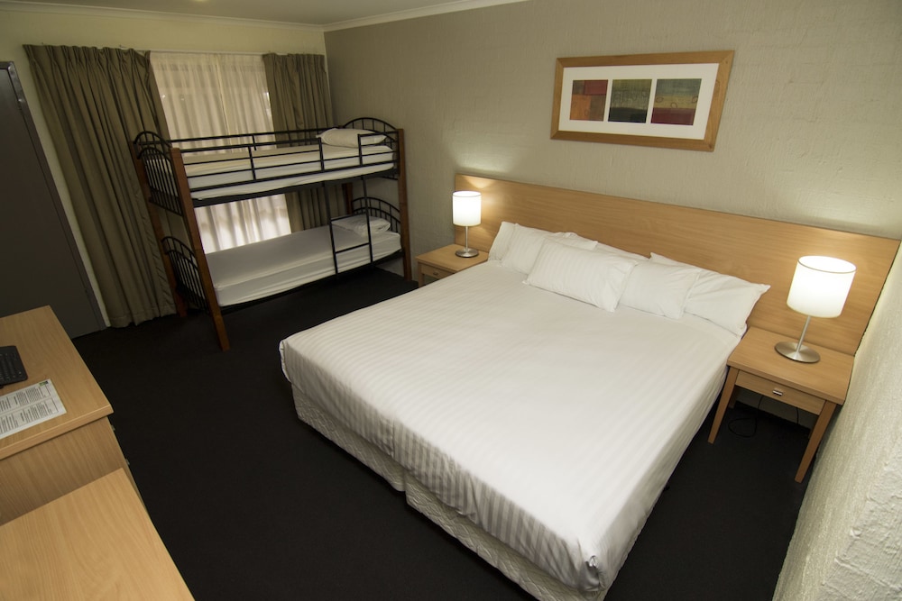 Ibis Styles Canberra Eaglehawk 16/65