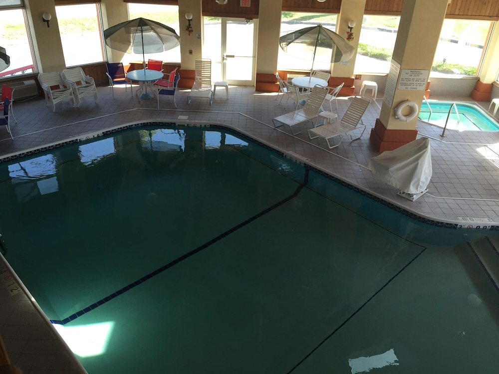 Baymont By Wyndham Pella 27/40