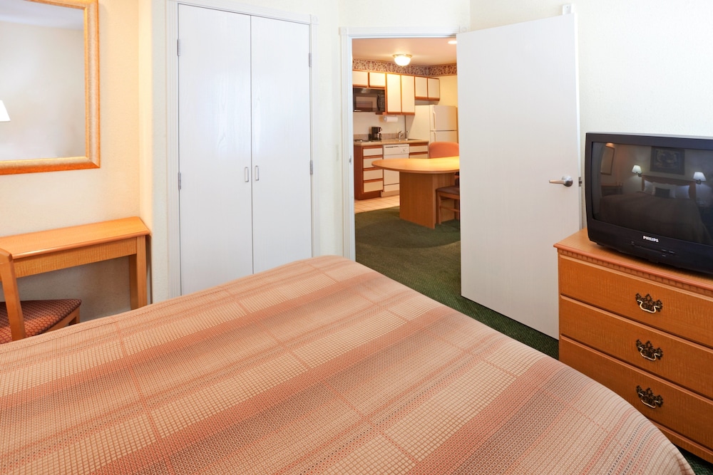 Candlewood Suites Tyler 17/54