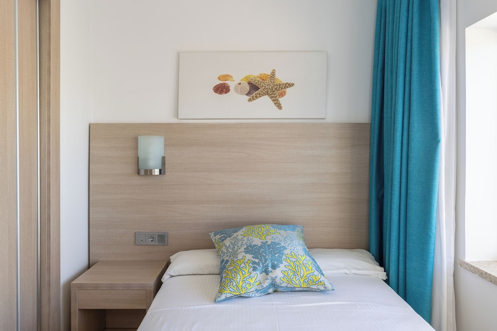 Neptuno Paguera Hostal 26/56
