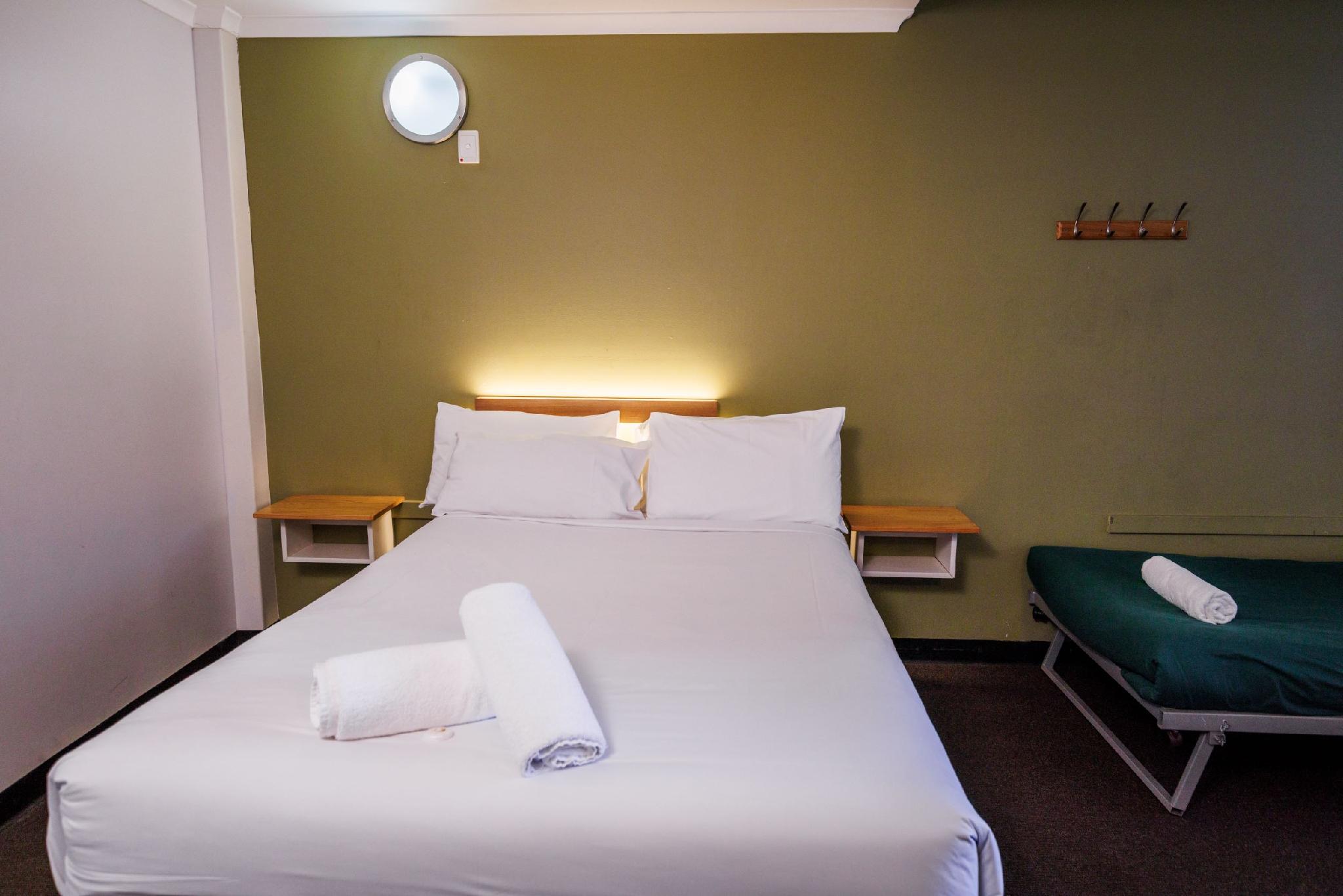 Room, 3 Beds
