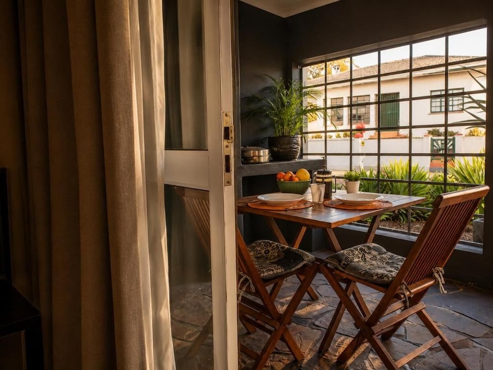 Loddeys Guesthouse 24/50