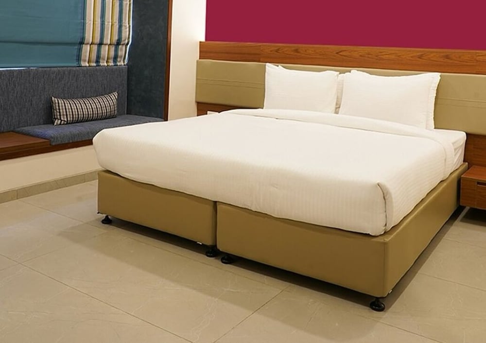 DEE CEE MANOR-T NAGAR 8/24