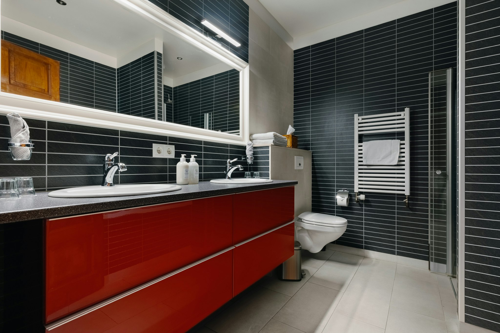 HOTEL KRIUNES 82/83