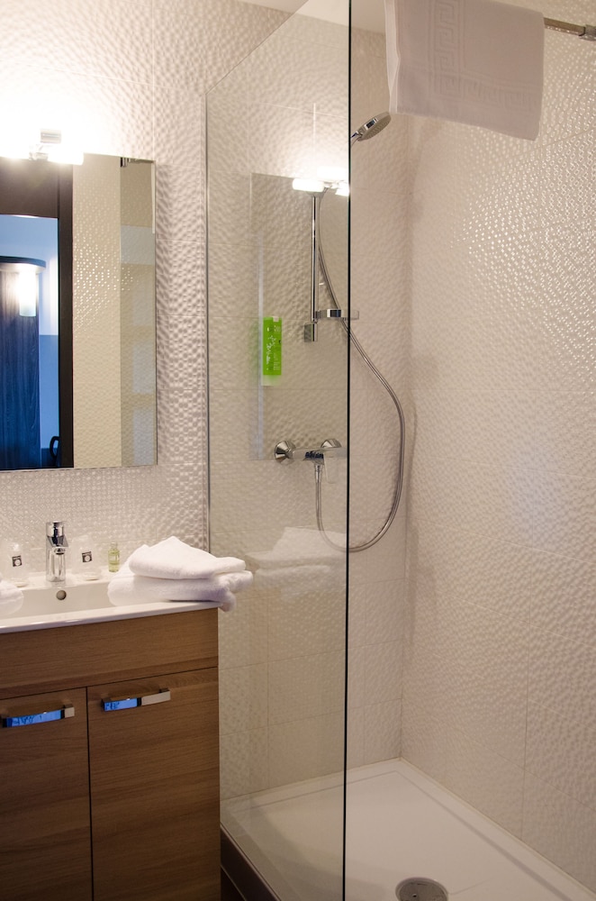 غرفة تنفيذية بسرير كينج مع أريكة، Best Western Portes d Aquitaine Agen Sud 6/8