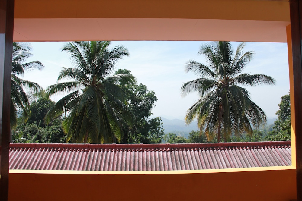 Anura Guest Inn 6/40