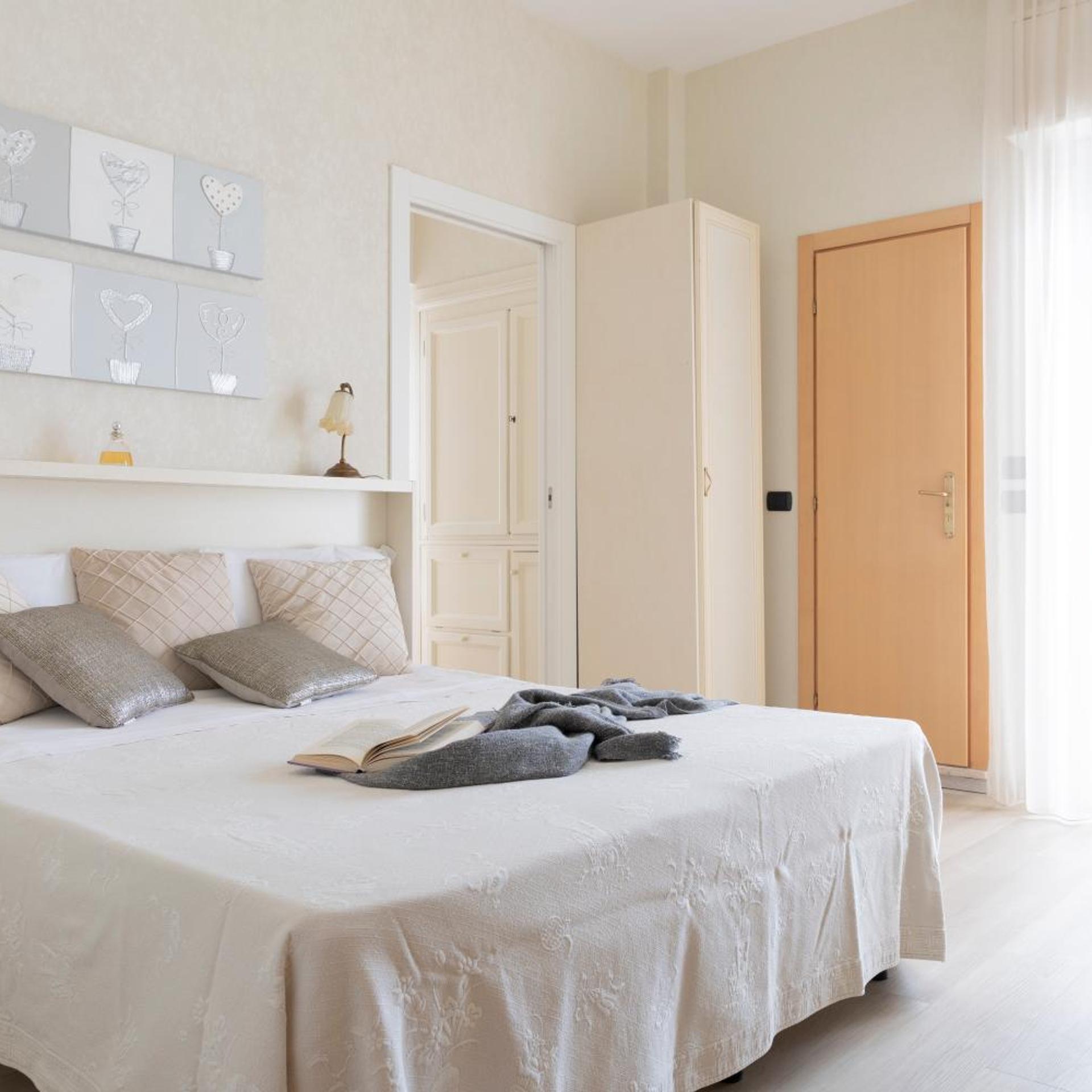 Hotel Mondial 16/48