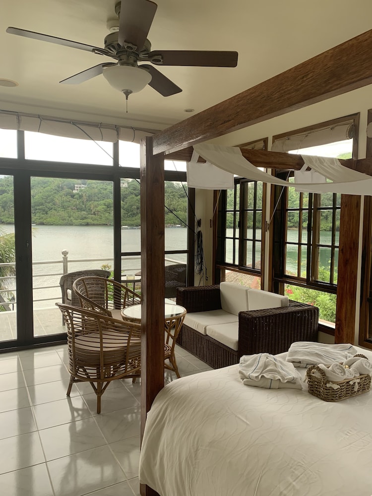 Edgewater Dive & Spa Resort 12/73