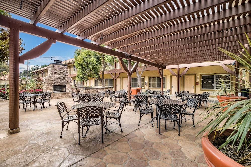 Best Western Corona Hotel and Suites 26/33