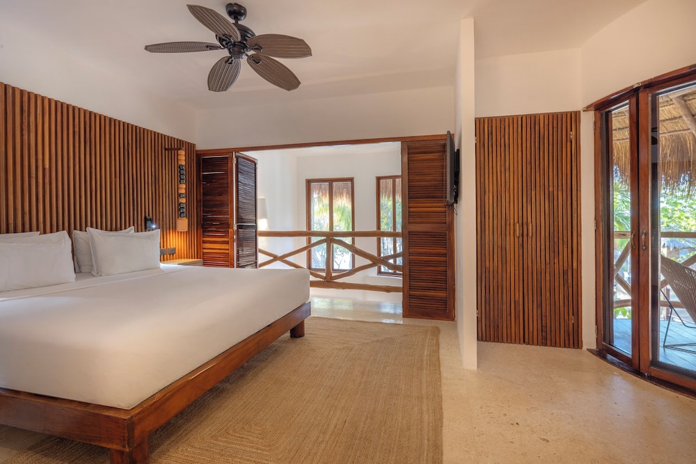 Master, Suite, King Bed, Sofa