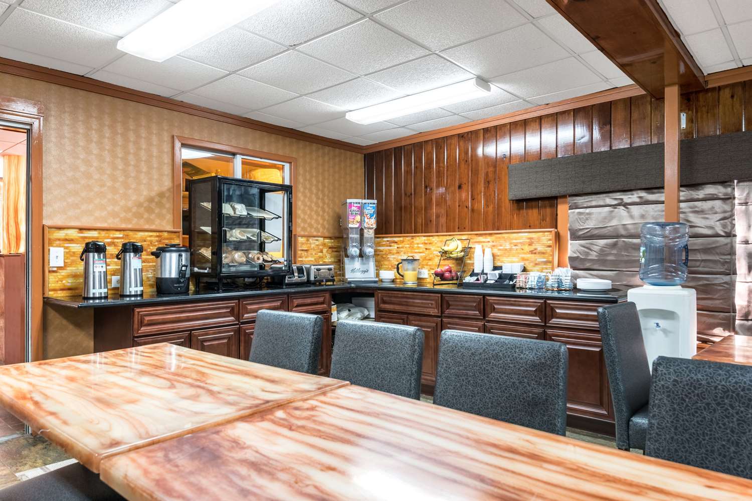 restaurant cafeteria