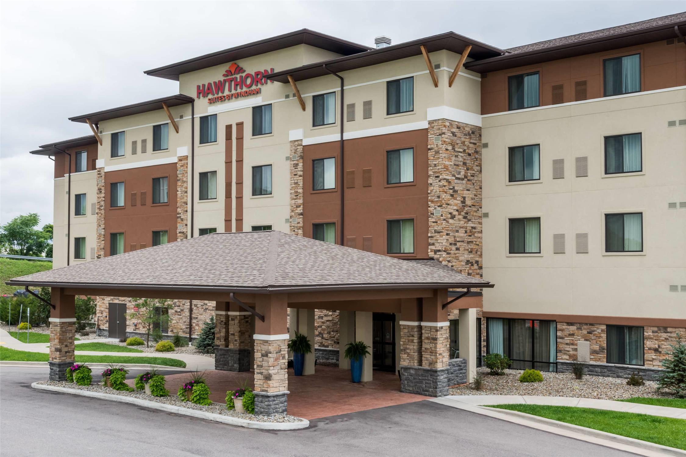 Hawthorn Suites By Wyndham Wheeling At the Highlands 38/45