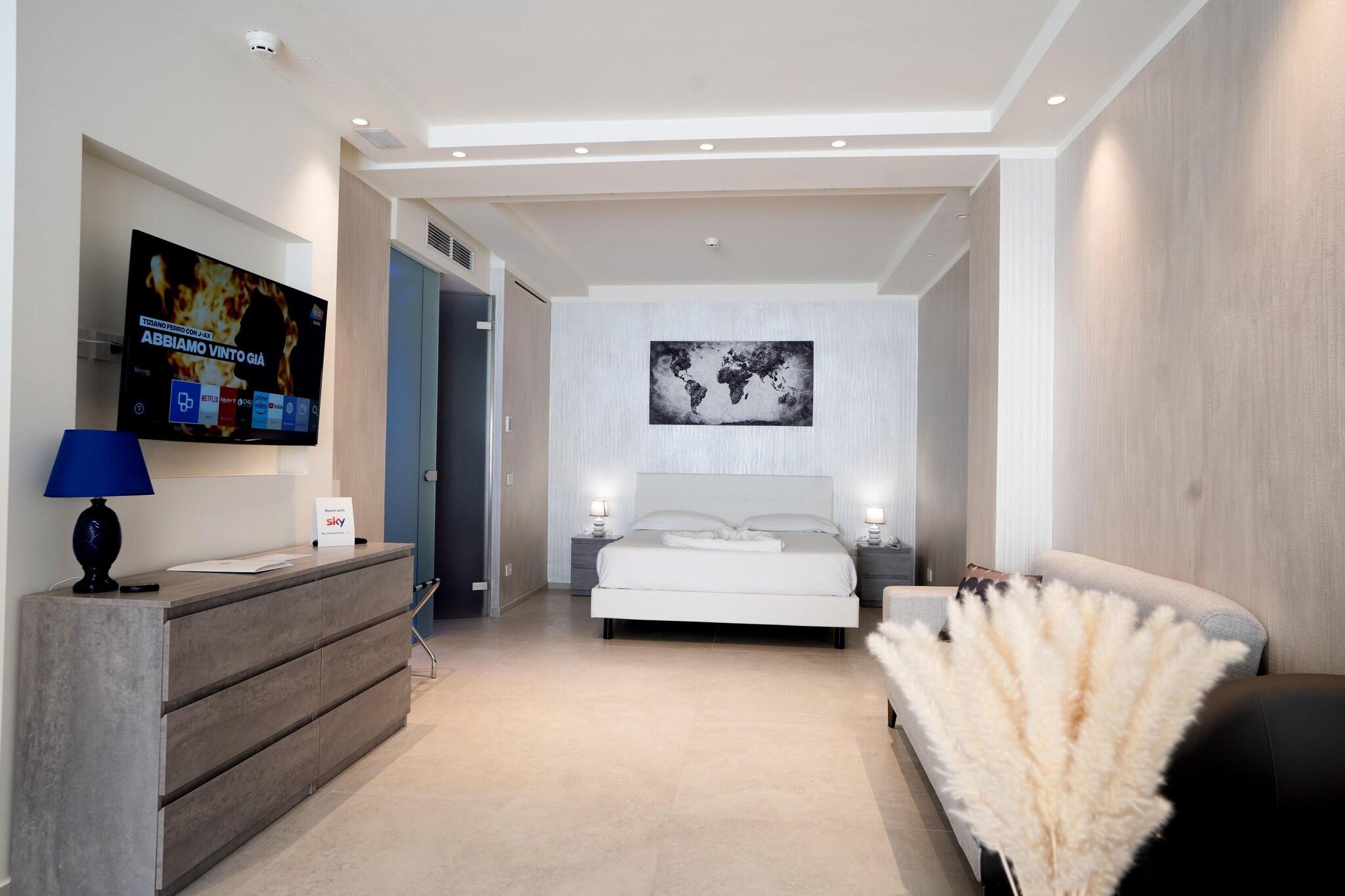 LUXURY, STUDIO, SUITE, KING BED