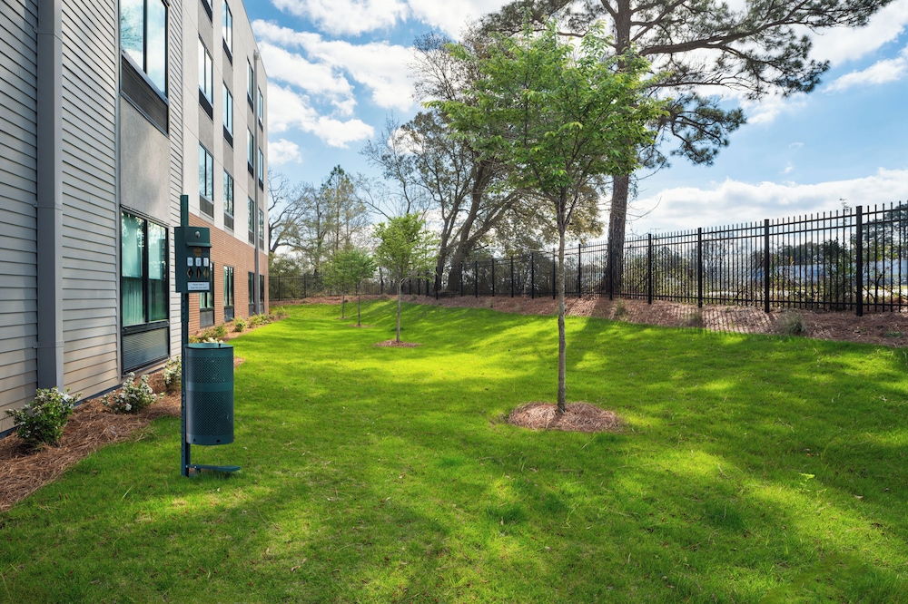 Hyatt Studios Mobile / Tillmans Corner 44/50