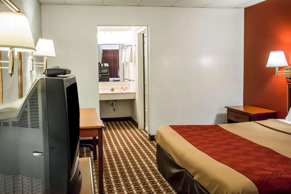غرفة قياسية بسرير كينج للمدخنين، Econo Lodge Williamsport 5/5