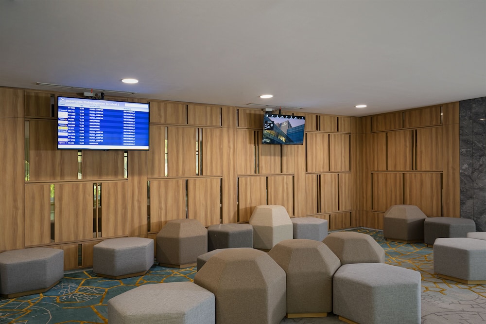 ANARA AIRPORT HOTEL 20/35