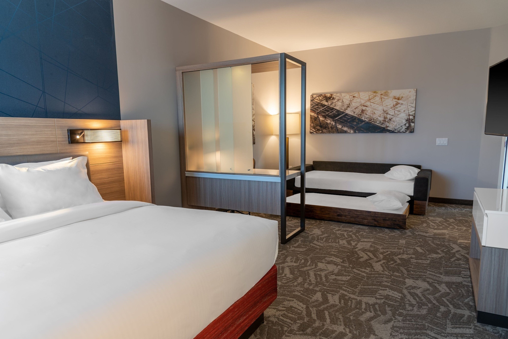 جناح بسرير كينج مع سرير سحّاب إضافي، SpringHill Suites by Marriott Overland Park Leawood 2/7