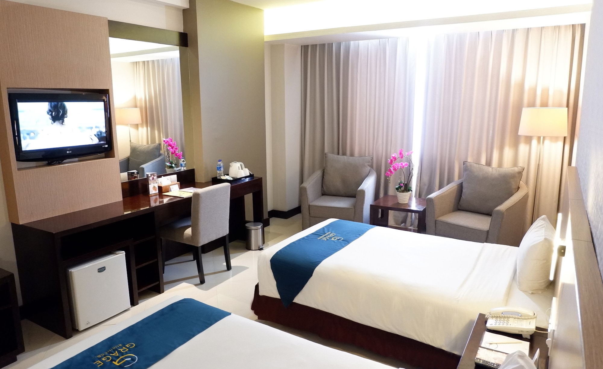 Silver, Twin Beds