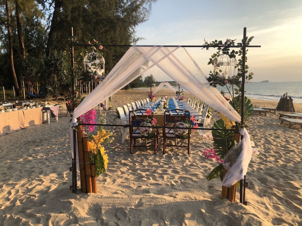 ThaiLife Wellness & Meditation Resort 72/80