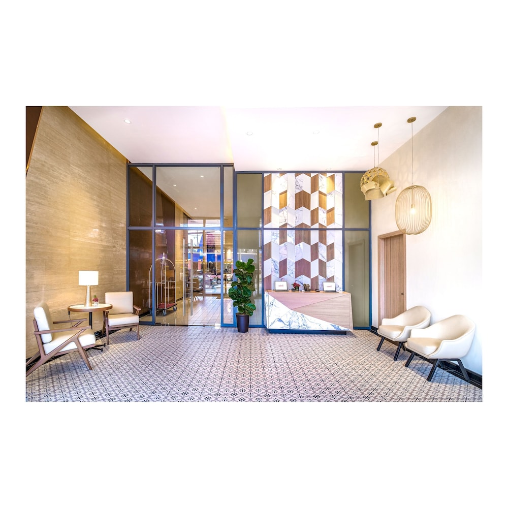 Summit Hotel Greenhills 36/61