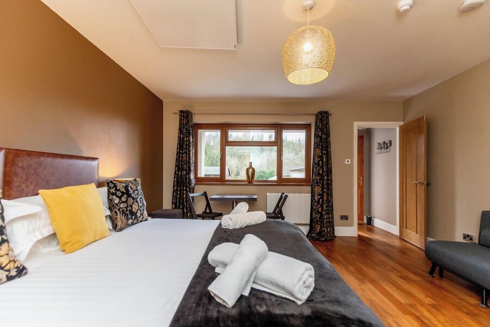 The Gower Hotel 4/50