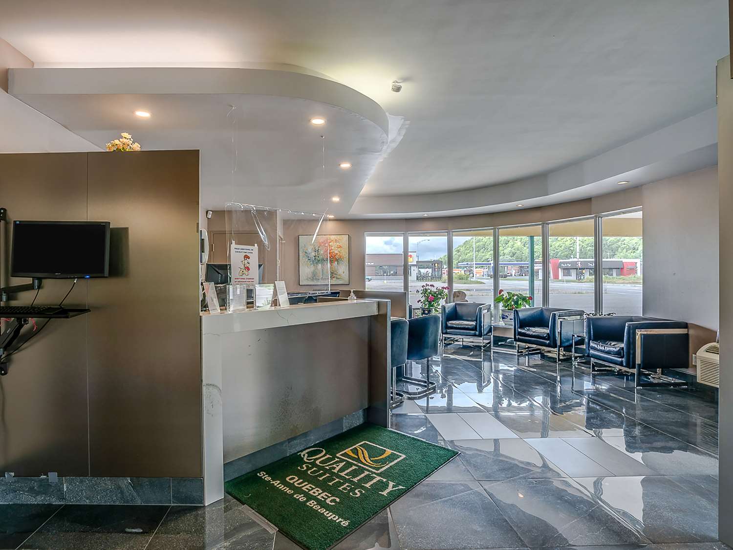 Quality Suites Sainte Anne de Beaupre 2/18