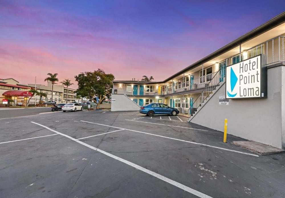 Hotel Point Loma 50/58
