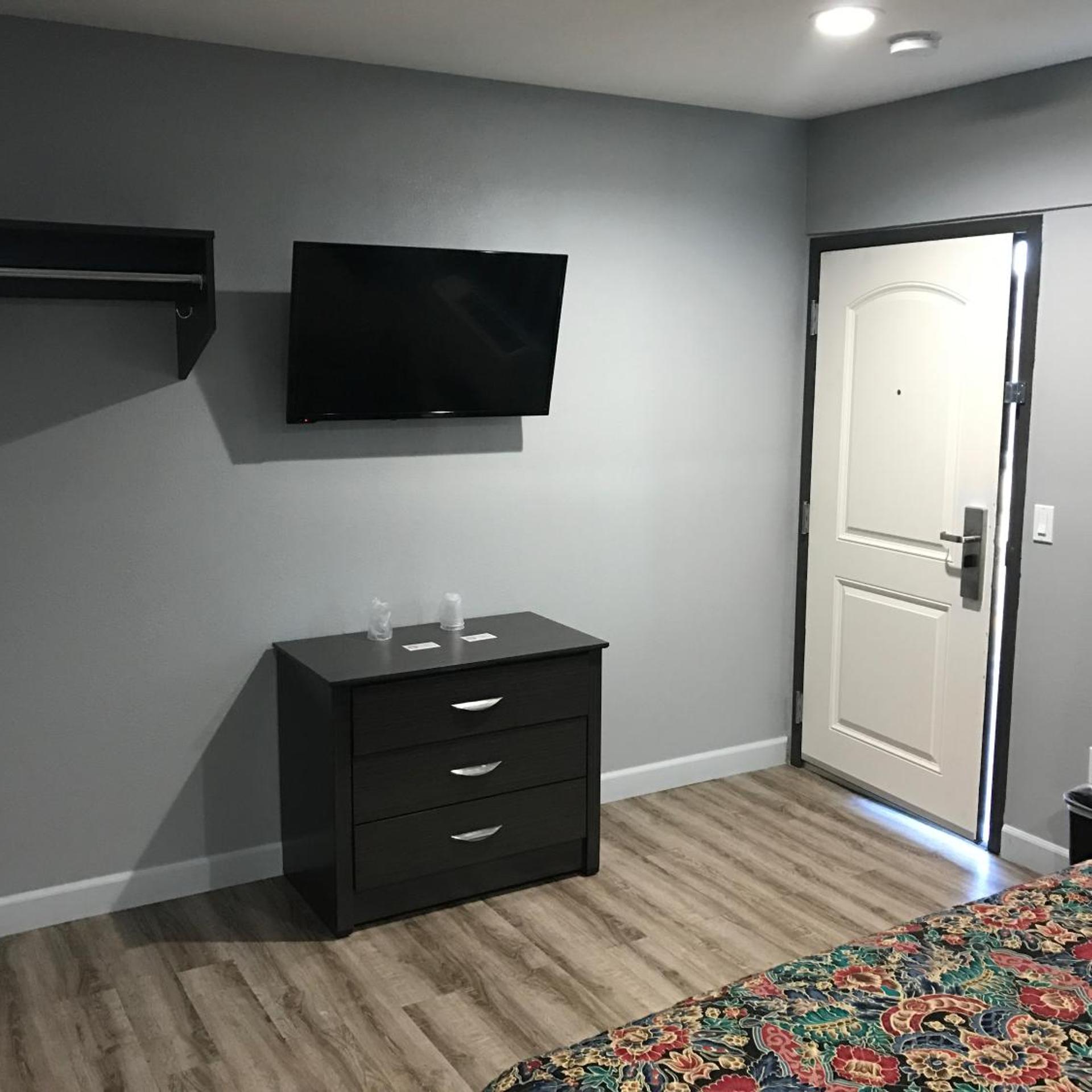 Empire Inn Motel 18/30