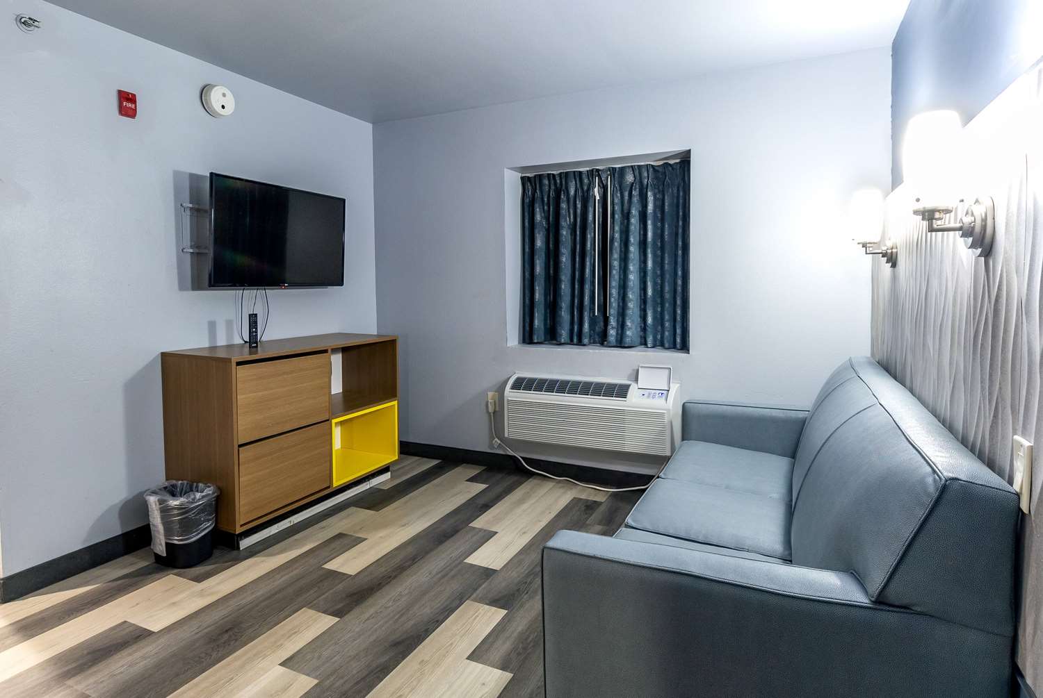 Days Inn Suites By Wyndham Milwaukee 28/40
