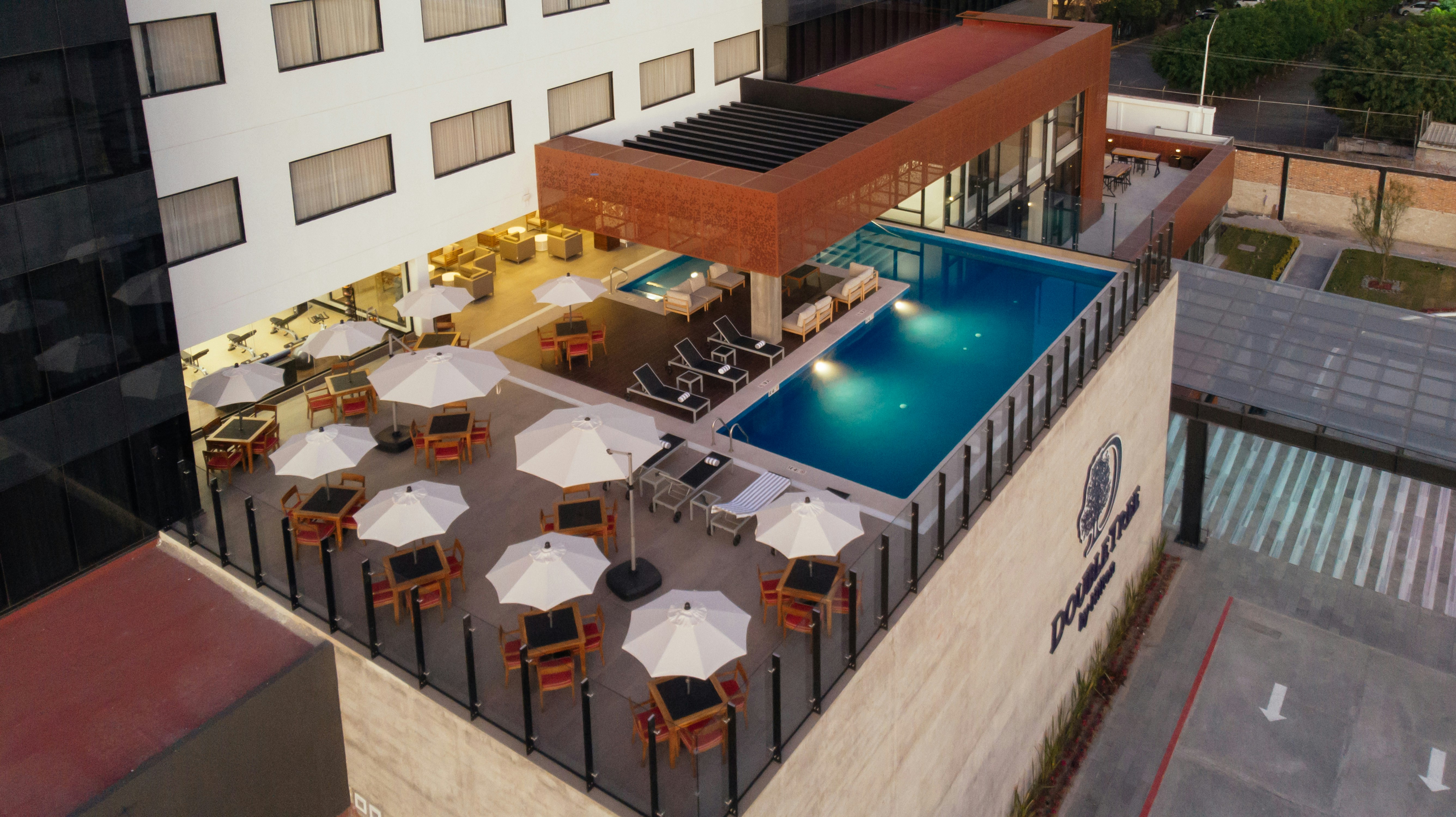 Doubletree By Hilton Celaya 17/18