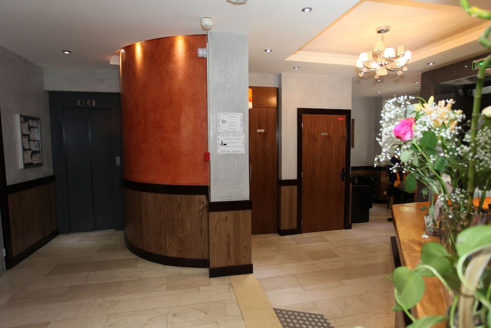 Alane Hotel 8/57