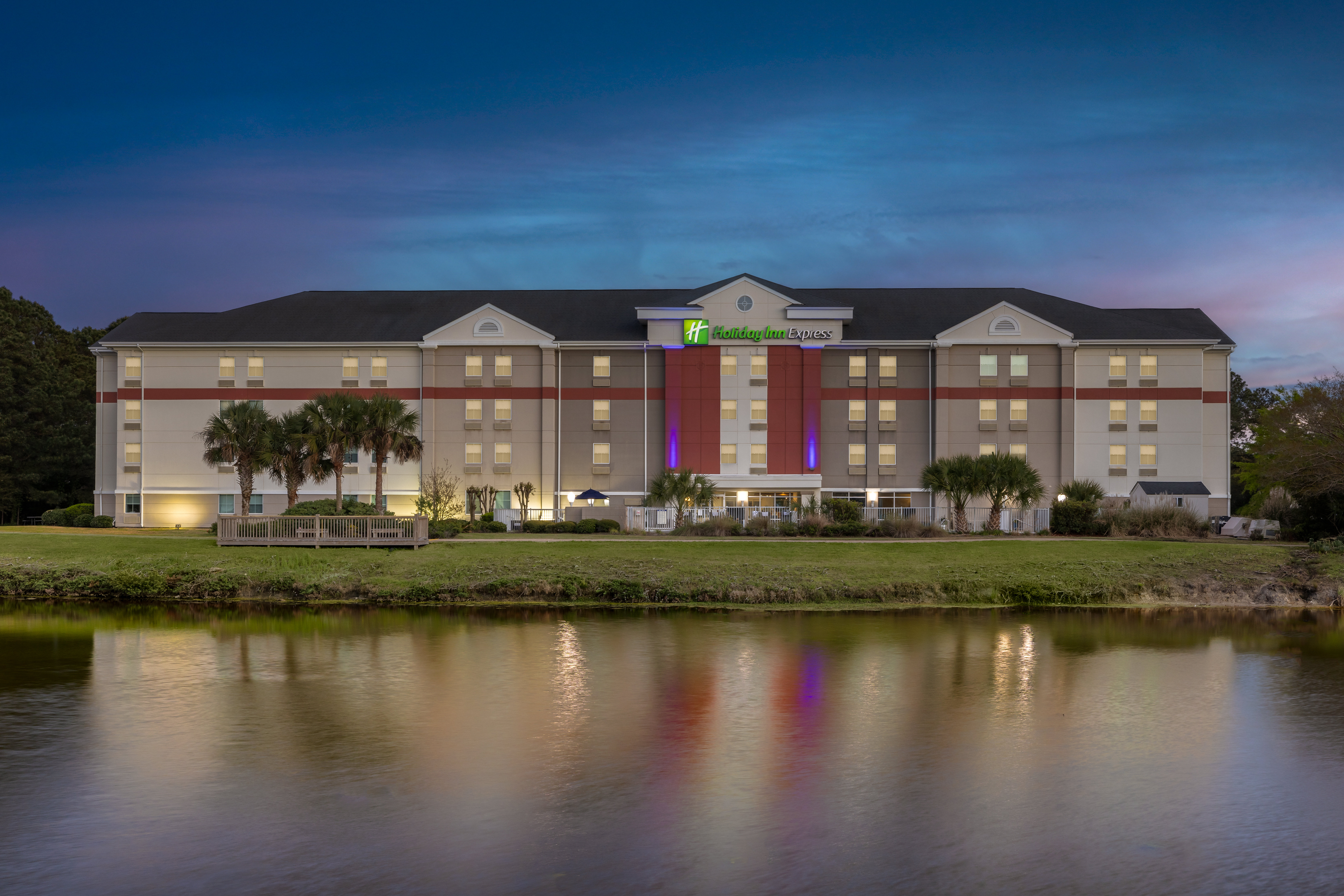 Holiday Inn Express Myrtle Beach-Broadway at the Beach 50/56