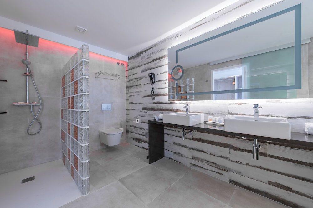 Abrat Hotel 30/64