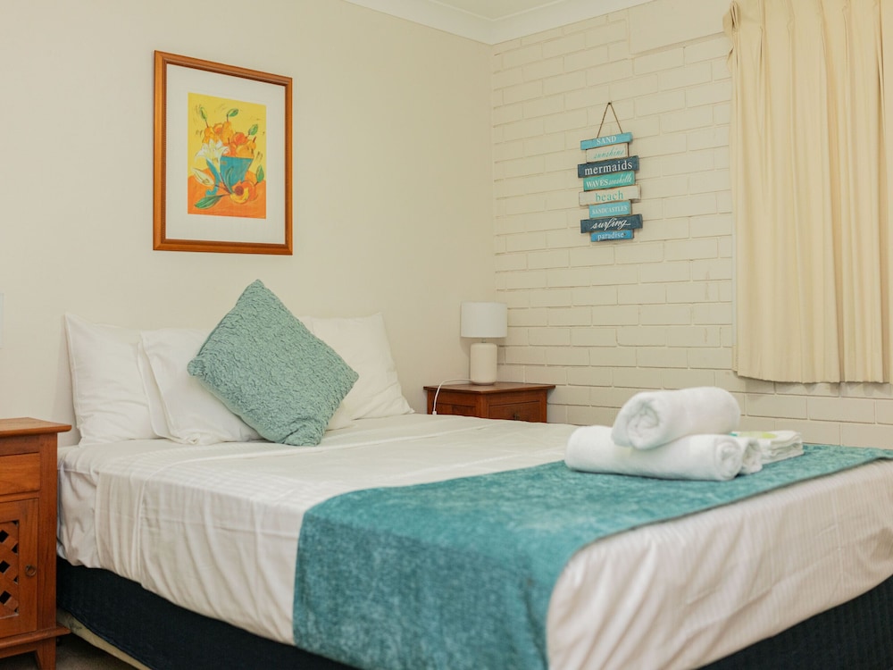 Trickett Gardens Holiday Inn 26/63
