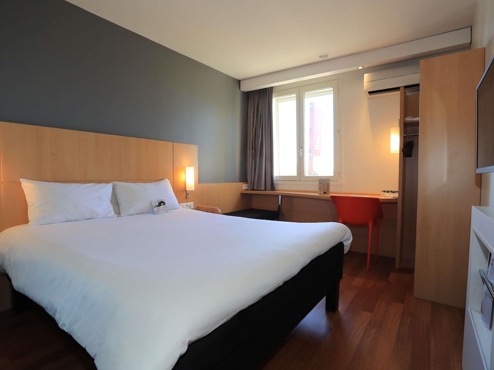 Ibis Aurillac 9/63