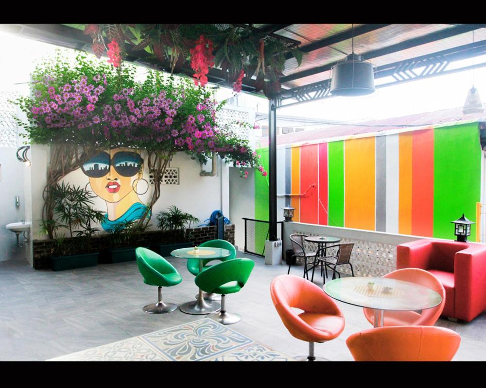 Emerald Hotel 34/42
