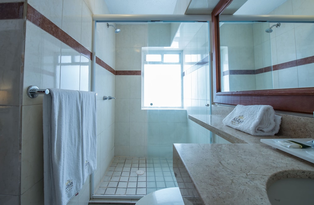 DEL MARQUES HOTEL AND SUITES 52/53