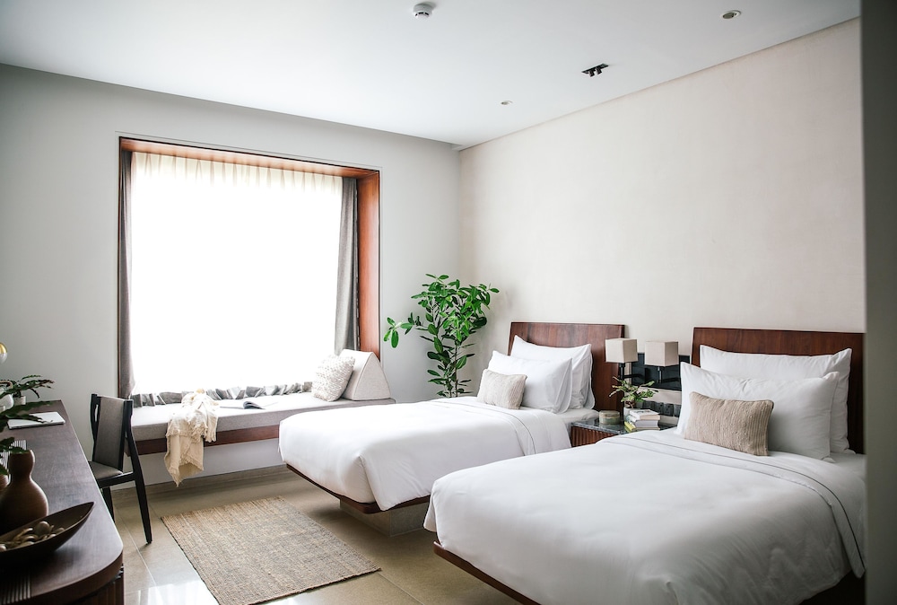 Treeline Urban Resort 19/48